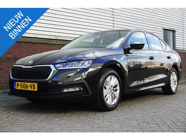 Skoda Octavia 1.0 TSI Apple/Android/Navigatie/Digi-Dashboard/ V+A parkeersensoren.