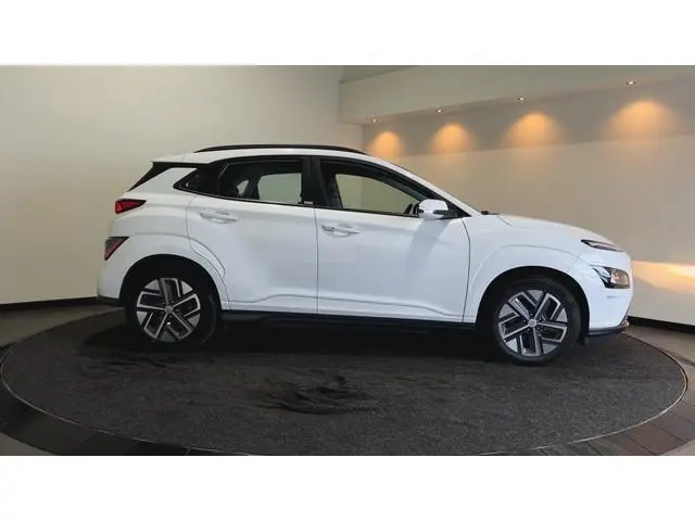 Hyundai Kona EV Comfort 39 kWh SOH 95,2% | Verwarmde stoelen | Digitaal dashboard | Warmtepomp | Nav...