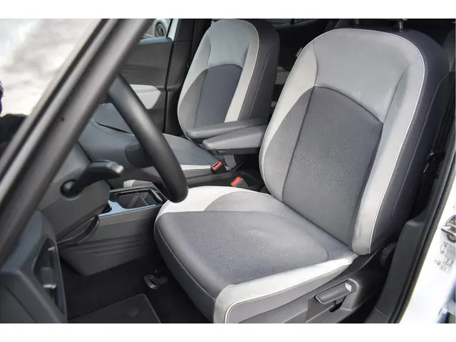 Volkswagen ID.3 Pro 58 kWh 204 Pk IQ Lights ACC Camera Keyless Full Led 18 Inch