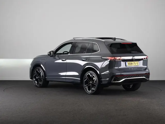 Volkswagen Tiguan 1.5 eHybrid R-Line Edition 204 PK PHEV | Panorama dak | Comfort pakket | Navigatie...