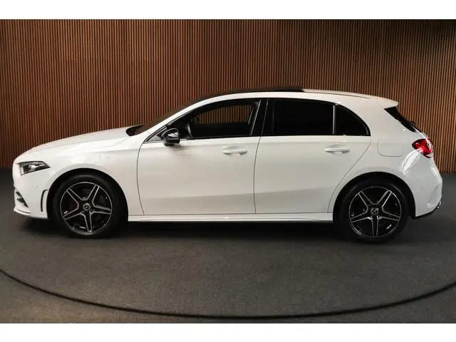 Mercedes-Benz A-klasse 250e AMG Panodak Leer Navi PTS Ambient Climate Zwarte binnenhemel Cruise Stoe...