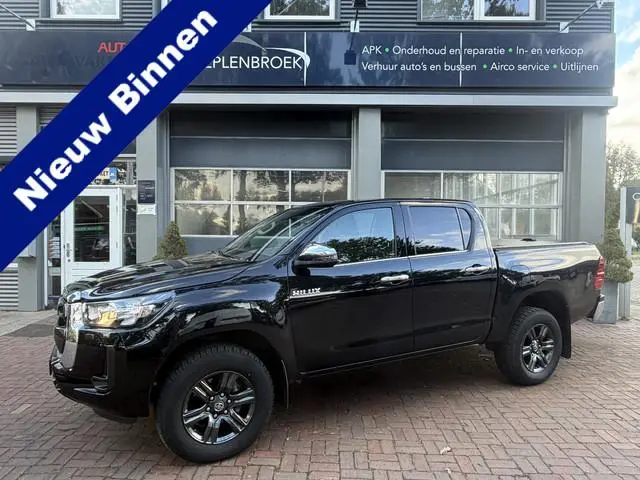 Toyota HiLux 2.4 D-4D Double Cab Challenger Bj 2024 Km 23.000 NAP BTW 4X4 incl.bank