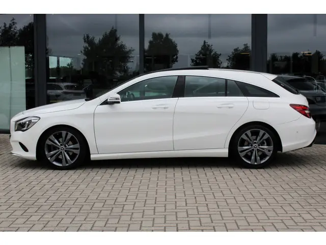 Mercedes-Benz CLA-klasse Shooting Brake 180 Business Solution PANO LED TREKHAAK 102403KM!
