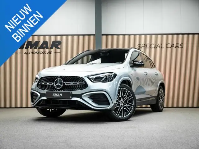 Mercedes-Benz GLA-klasse 250 e Business Solution AMG | AMG uitgevoerd | Trekhaak | Pano | Stoelverwa...