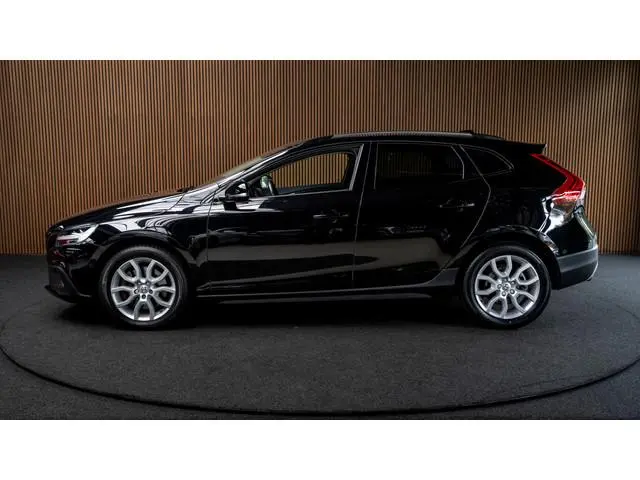 Volvo V40 Cross Country 1.5 T3 Leer Panodak Harman K. Camera Navi PDC Stoelverwarming Climate C. Cru...