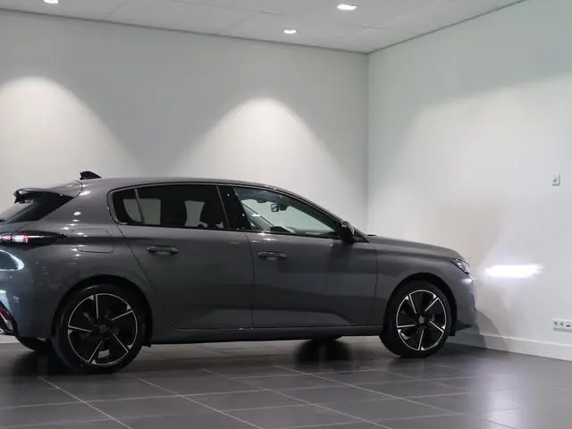 Peugeot e-308