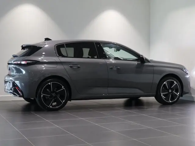 Peugeot e-308