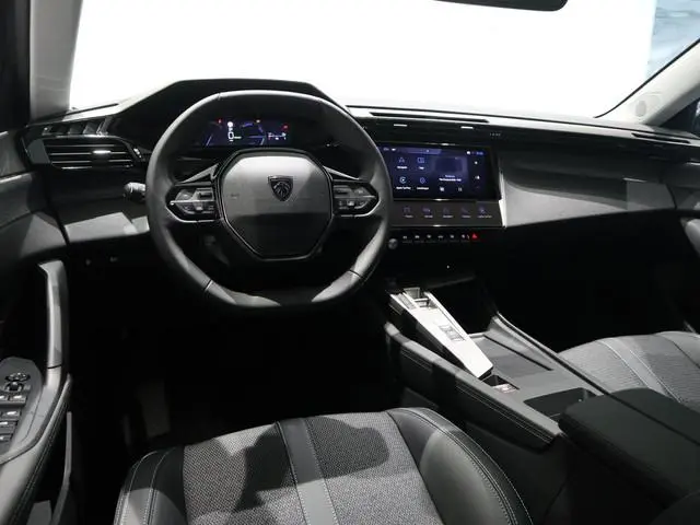 Peugeot e-308