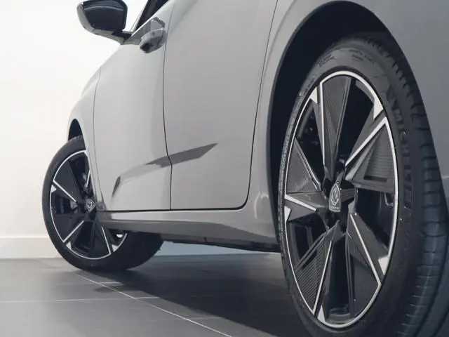 Peugeot e-308