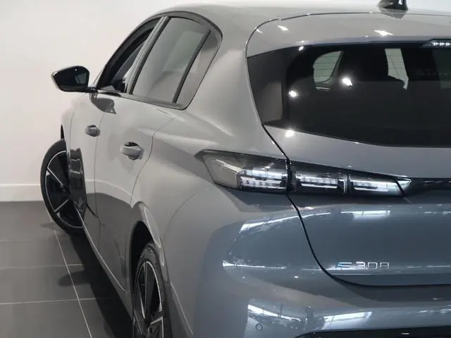 Peugeot e-308