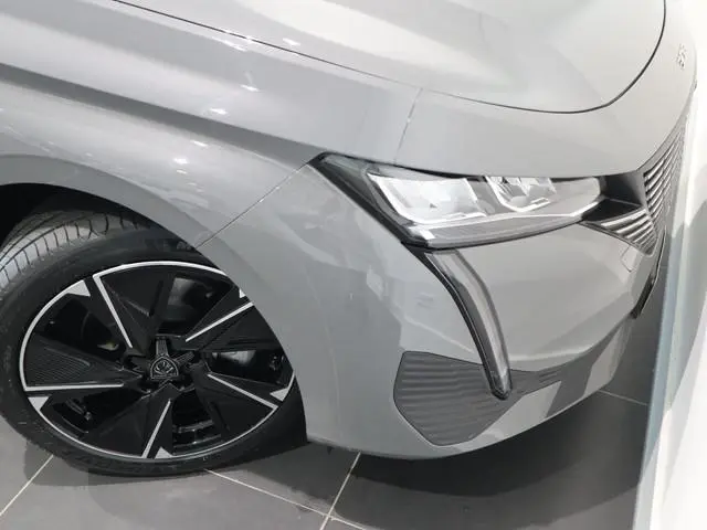 Peugeot e-308
