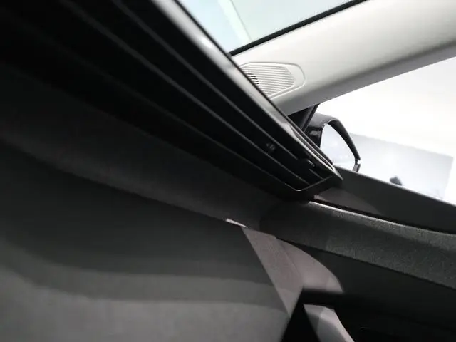 Peugeot e-308