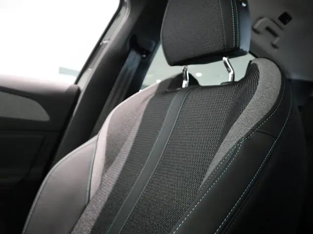 Peugeot e-308