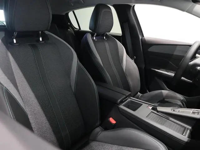 Peugeot e-308