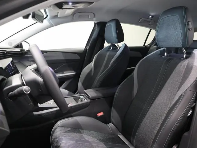 Peugeot e-308