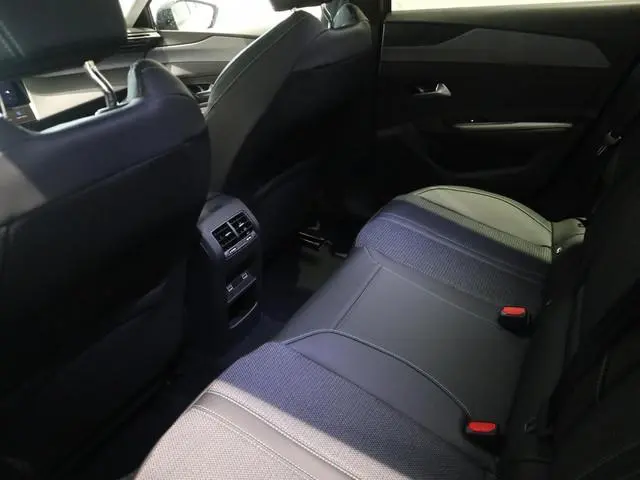 Peugeot e-308