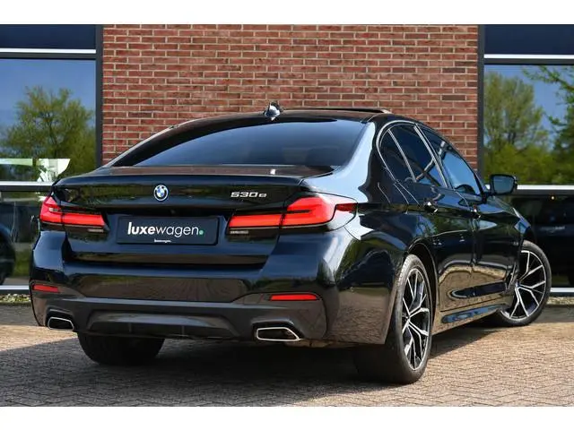 BMW 5-serie 530e M-Sport Pano Trekh ACC HUD 360 Laser El-Klep