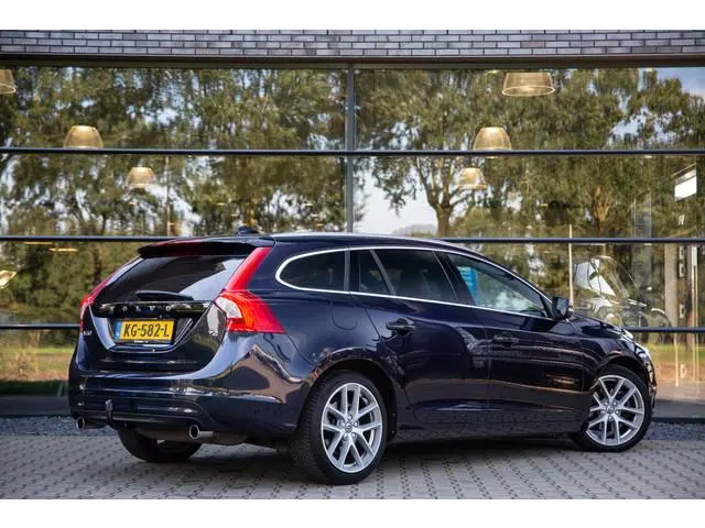 Volvo V60 2.0 T4 Summum , Schuif/Kanteldak, Memory, Leder, Camera, Trekhaak