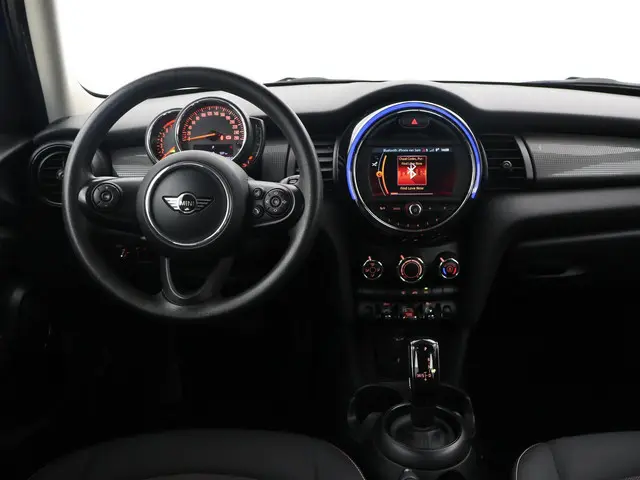 Mini Mini 1.5 COOPER SALT 5-DEURS AUT. *STARLIGHT BLUE* + LED / AIRCO