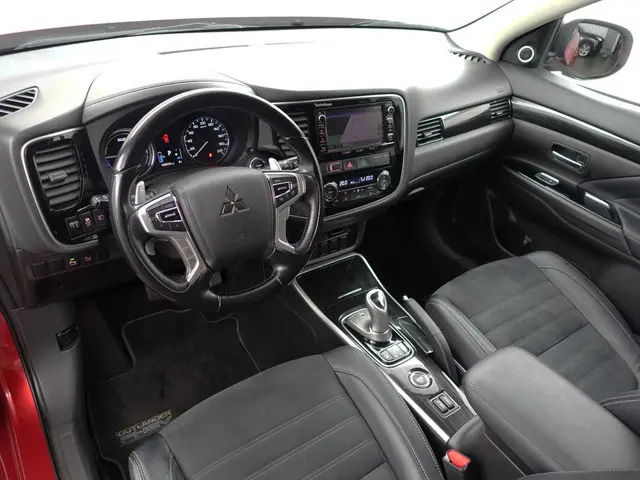 Mitsubishi Outlander 2.0 PHEV Executive Edition Aut- Xenon Led, Stoelverwarming, Camera, Park Assist...