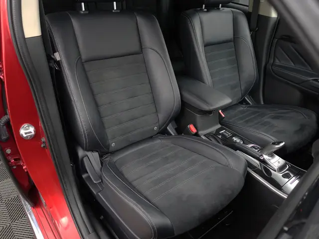 Mitsubishi Outlander 2.0 PHEV Executive Edition Aut- Xenon Led, Stoelverwarming, Camera, Park Assist...