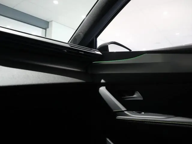Peugeot e-308