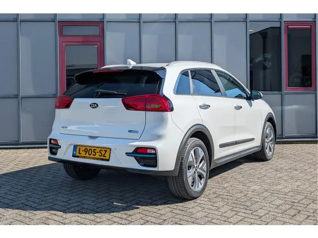 Kia e-Niro DynamicPlusLine 64kWh 3-Fase SOH 96% LED Schuifdak