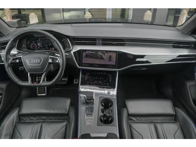 Audi A6 Limousine 55 TFSIe Competion 367pk Quattro Panoramadak 4-wielbesturing Nachtzicht B&O audio...