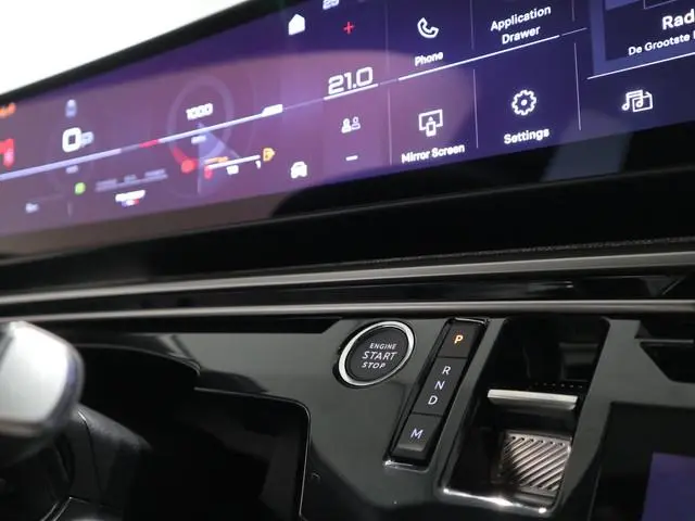 Peugeot e-5008