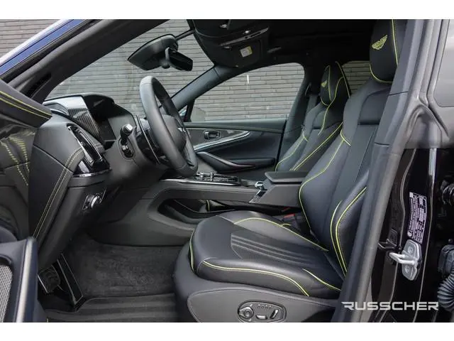 Aston Martin DBX