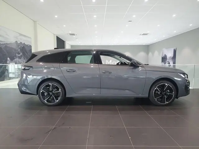 Peugeot e-308