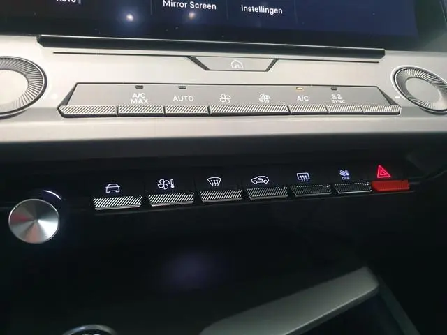 Peugeot e-308
