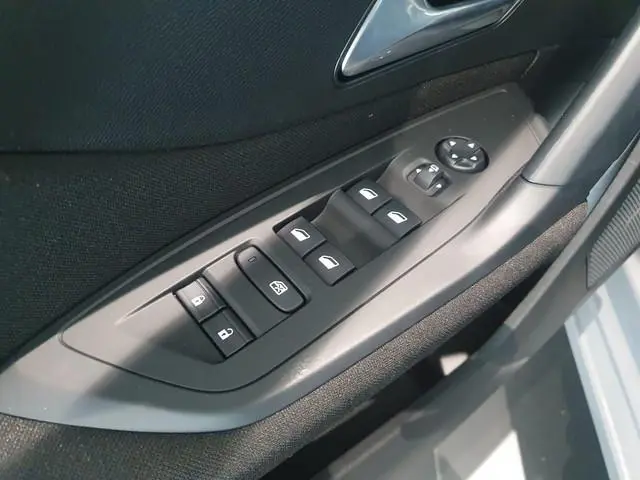 Peugeot e-308