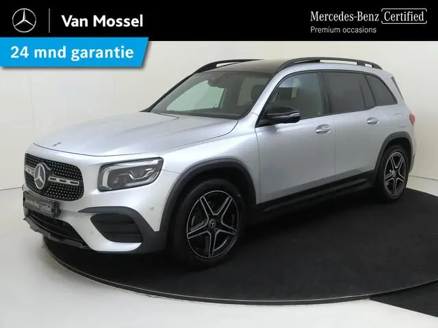 Mercedes-Benz GLB 180 Business Solution AMG / Panoramadak/ Night/ Sfeerverlichting/ 19 inch