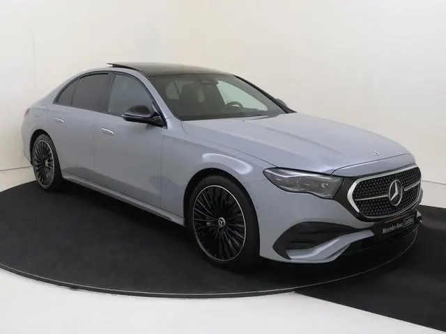 Mercedes-Benz E-klasse 300 e AMG Line / Premium Plus/ Panoramadak/ SUPERSCREEN/  20 inch/ Night/ Bur...