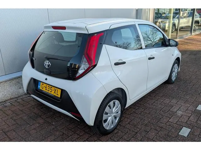 Toyota Aygo 1.0 VVT-i x-fun / NL-auto / boekjes compleet / airconditioning / start/stop systeem / ce...