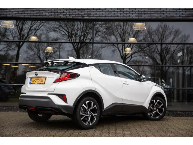 Toyota C-HR 1.8 Hybrid Dynamic ,  Adap. cruise, Keyless entry,