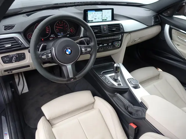 BMW 3-serie 330e M Performance Aut- Schuifdak, Harman Kardon, Head Up, Lane Assist, 360 Camera, Sfee...