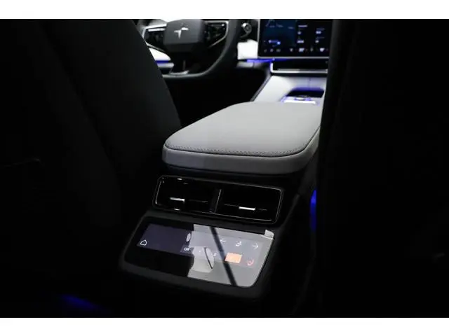 Polestar 4
