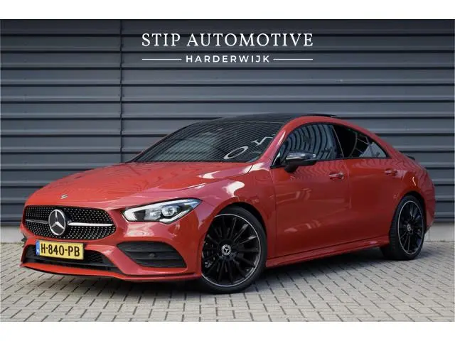 Mercedes-Benz CLA-klasse 200 AMG Line | Panorama | Sfeerverlichting |  Widescreen Cockpit | Stoelver...