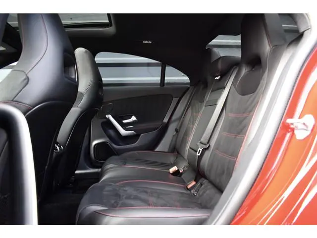 Mercedes-Benz CLA-klasse 200 AMG Line | Panorama | Sfeerverlichting |  Widescreen Cockpit | Stoelver...