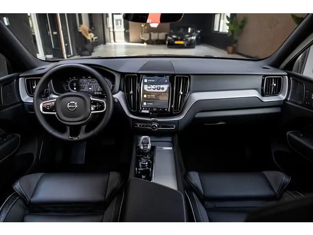 Volvo XC60 T8 Plus Black Edition AWD | H&K | 360 Cam | Pano |
