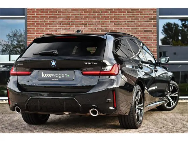 BMW 3-serie Touring 330e xDrive LCI-2 Pano El-zetels HUD 360-cam Trekhaak