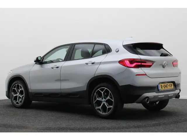 BMW X2 sDrive20i High Executive Automaat LED, Head-Up, Apple Carplay, Stoelverwarming, PDC, 17"