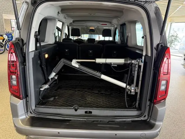 Toyota pro-ace