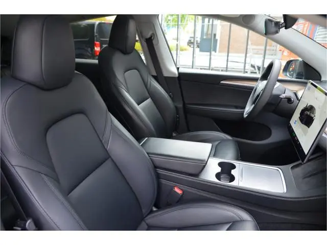 Tesla Model Y RWD 58 kWh AutoPilot4.0 Ryzen, FSD 99,- p/mnd
