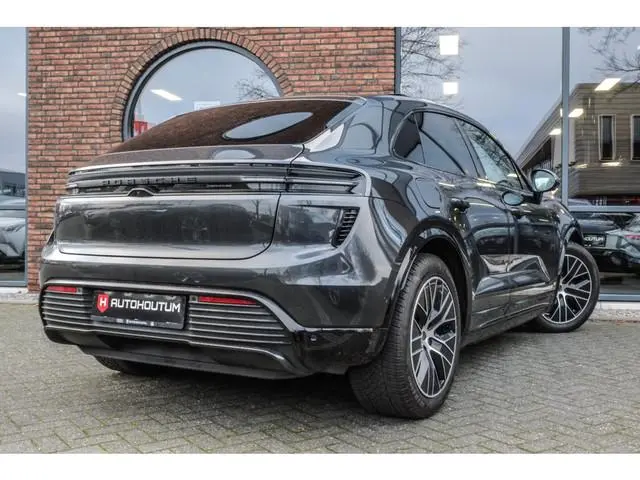 Porsche Macan Turbo 100 kWh | SOH 99% | Pano | 360° Camera | Warmtepomp | Sport Chrono