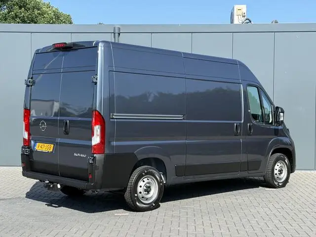 Opel Movano 2.2D 120 PK / L2H2 / ** NIEUW BPM VRIJ ** / TREKHAAK / CAMERA / 3-ZITS / ECC / LED / CRU...