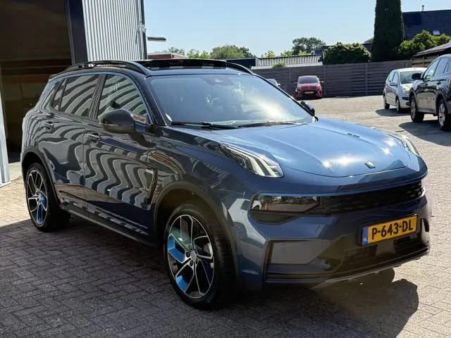 Lynk & Co 01