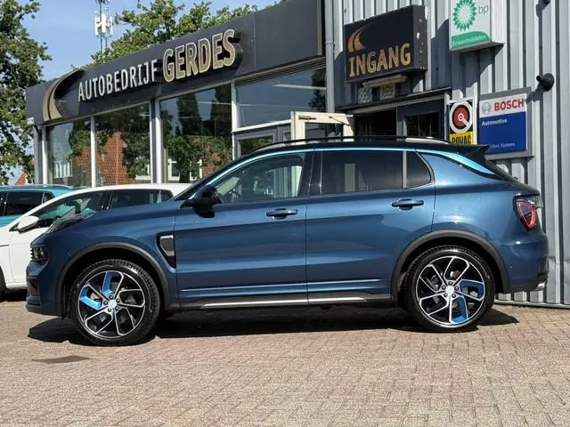 Lynk & Co 01